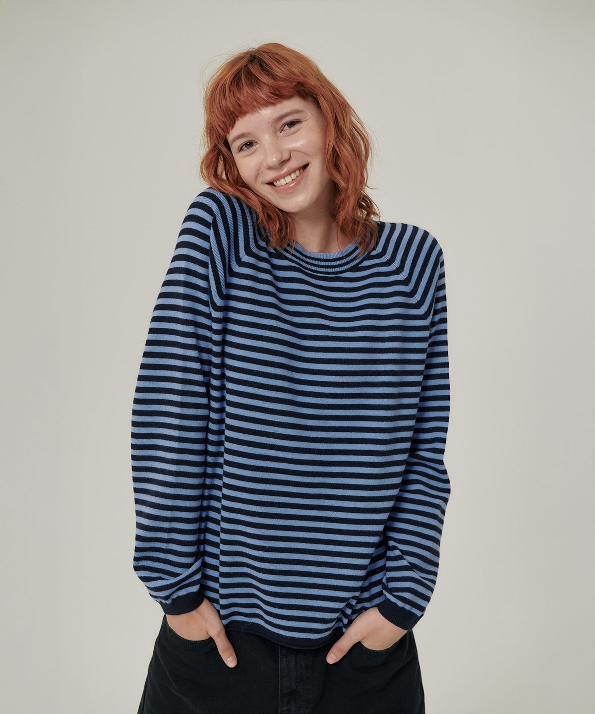 플랫웨이브 인 서울(FLATWAVE IN SEOUL) Weyve Stripe Loose Fit Round Knit Navy/Skyblue