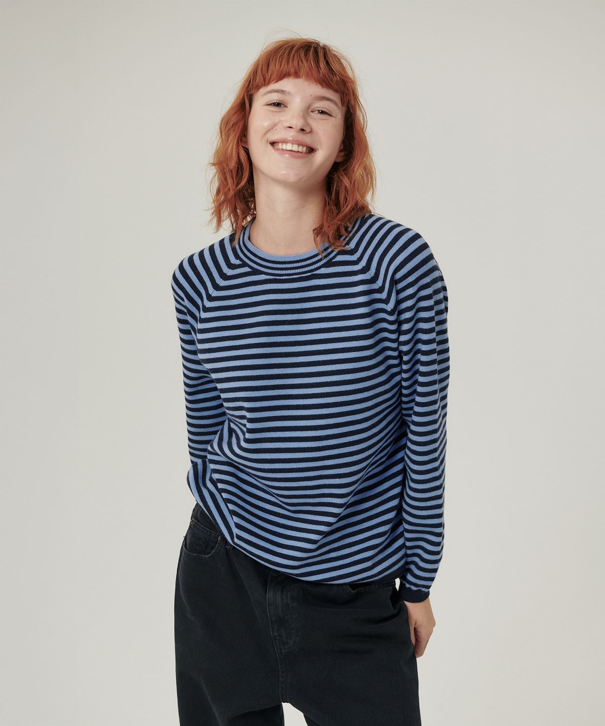 플랫웨이브 인 서울(FLATWAVE IN SEOUL) Weyve Stripe Loose Fit Round Knit Navy/Skyblue