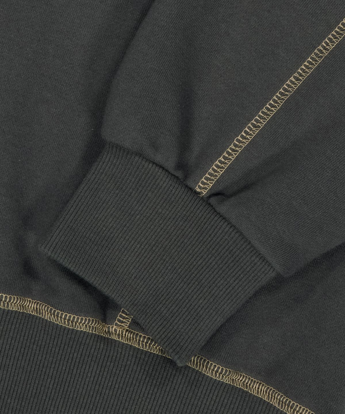 브라운브레스(BROWNBREATH) COVER STITCH VARIATION TAG CREWNECK (2colors)