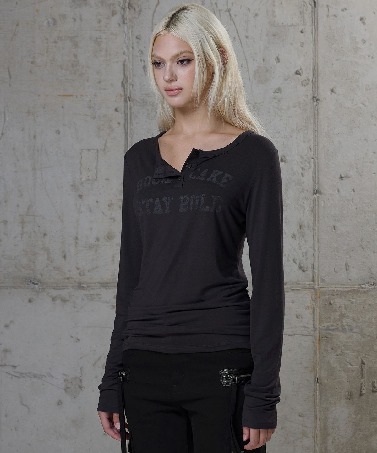 락케이크(ROCKCAKE) Classic Henly Neck Top - Charcoal
