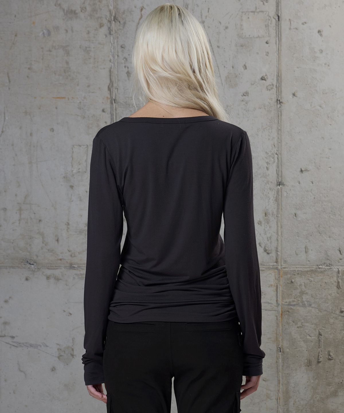 락케이크(ROCKCAKE) Classic Henly Neck Top - Charcoal