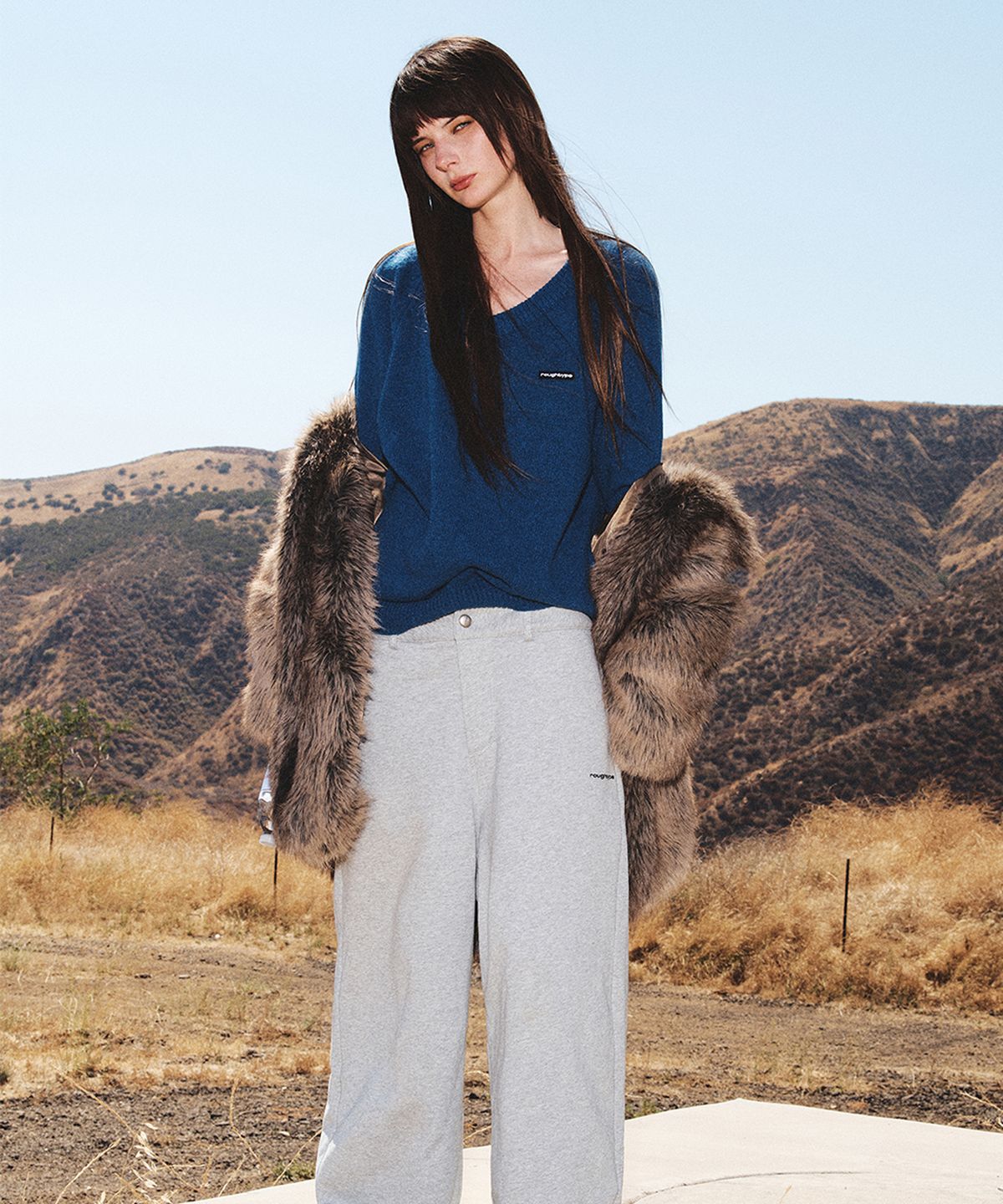 로타입(ROUGHTYPE) Essential Loose V-neck Knit - Blue