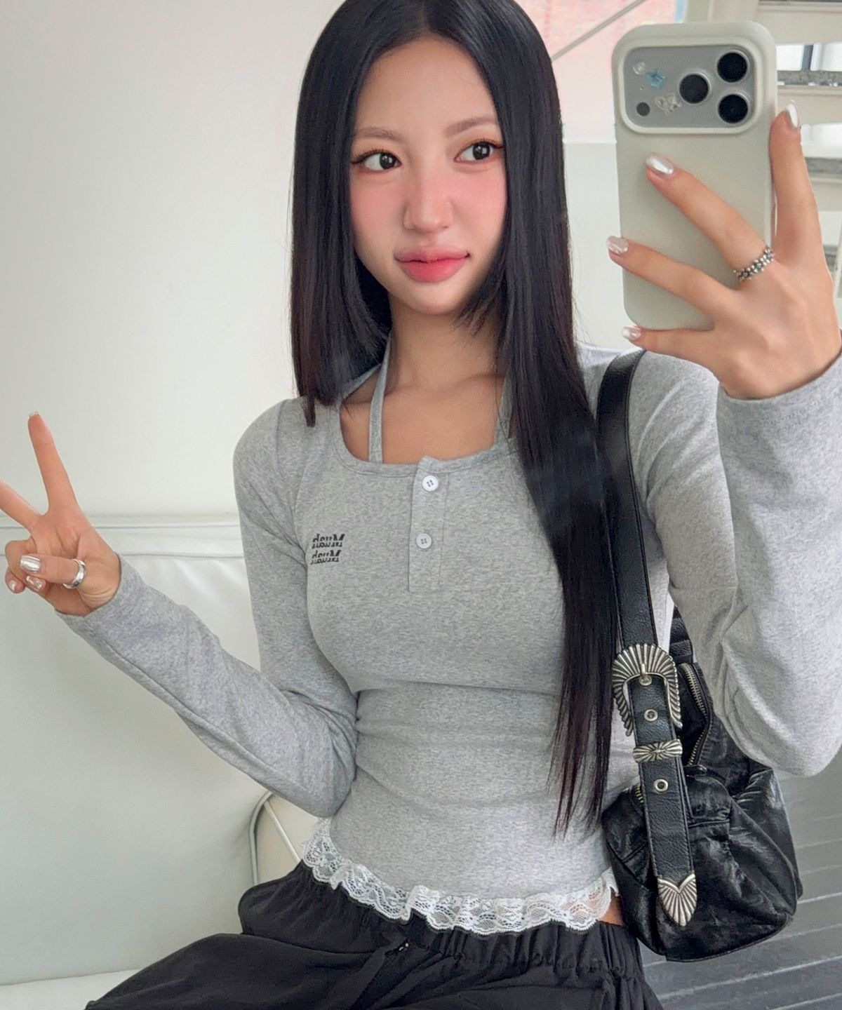 무아무아(MUAHMUAH) 레이스 배색 홀터넥 티셔츠 [그레이]