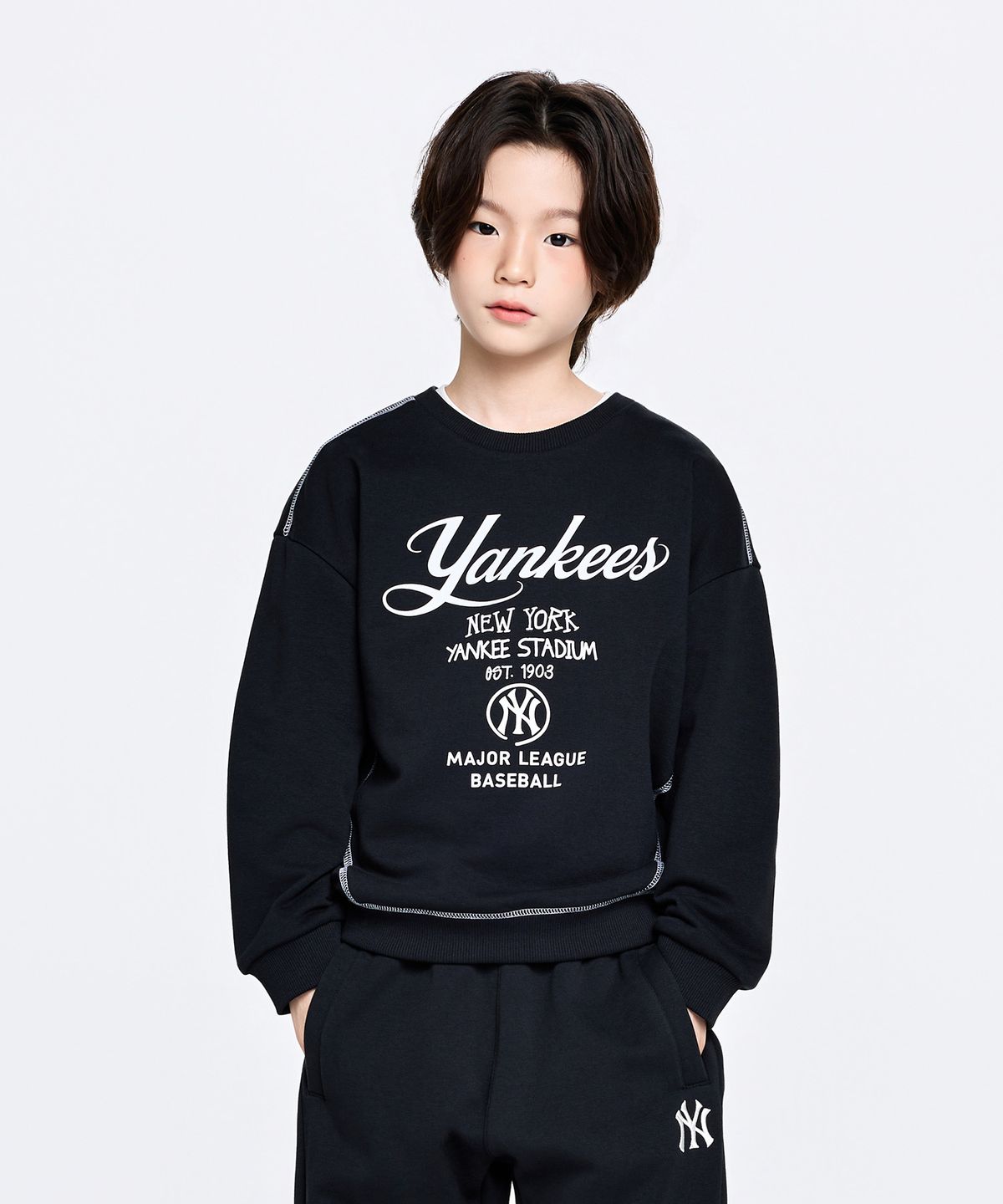 엠엘비 키즈(MLB KIDS) 스트릿 레터링 로고 맨투맨 NY (Black)