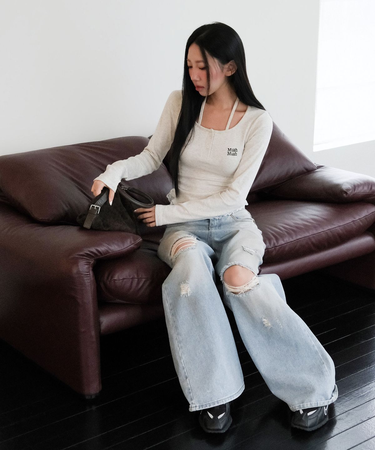 무아무아(MUAHMUAH) 레이스 배색 홀터넥 티셔츠 [오트밀]