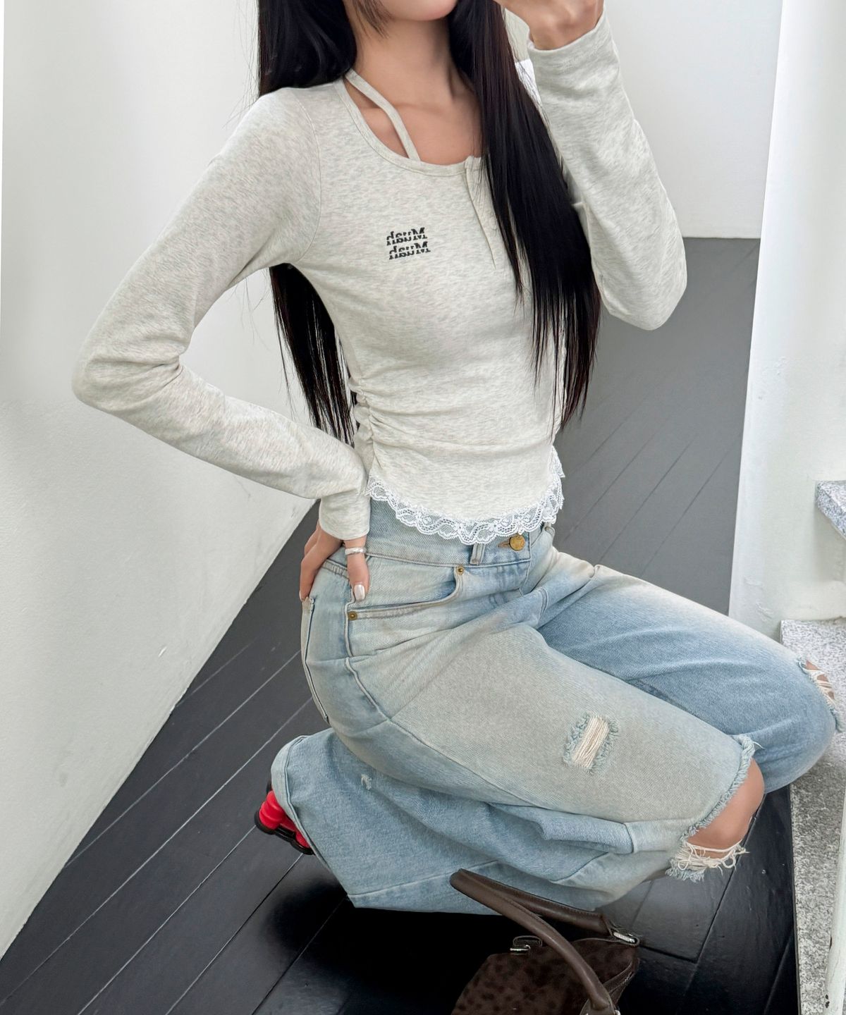 무아무아(MUAHMUAH) 레이스 배색 홀터넥 티셔츠 [오트밀]