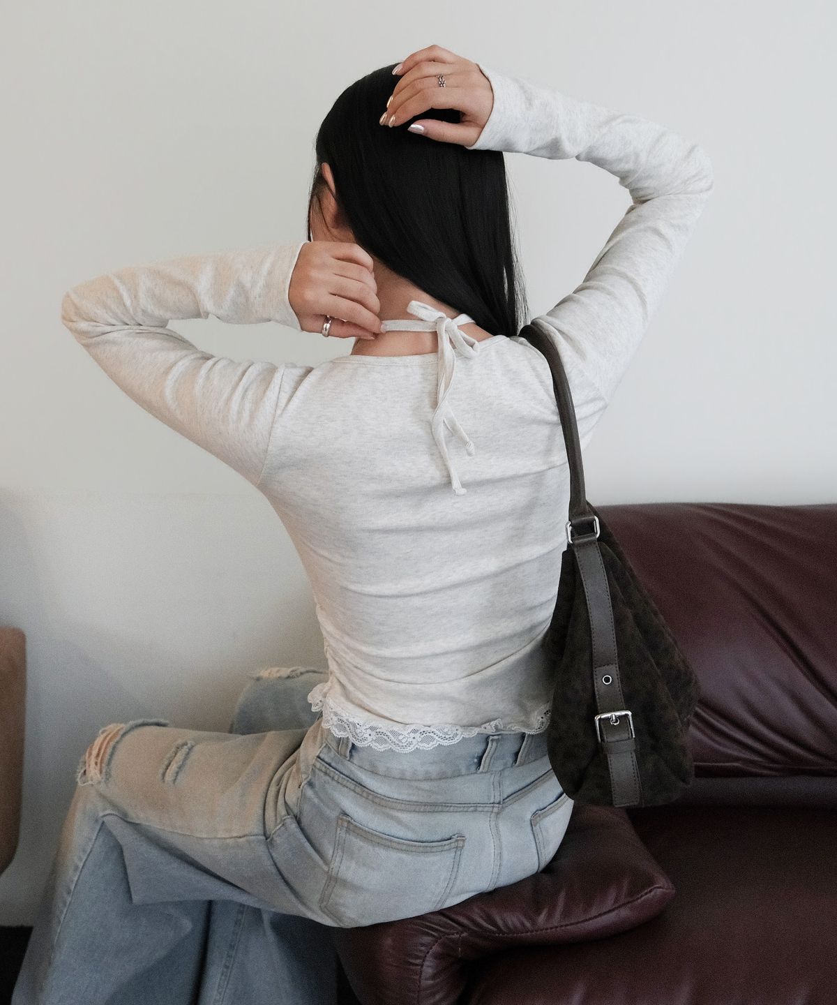무아무아(MUAHMUAH) 레이스 배색 홀터넥 티셔츠 [오트밀]