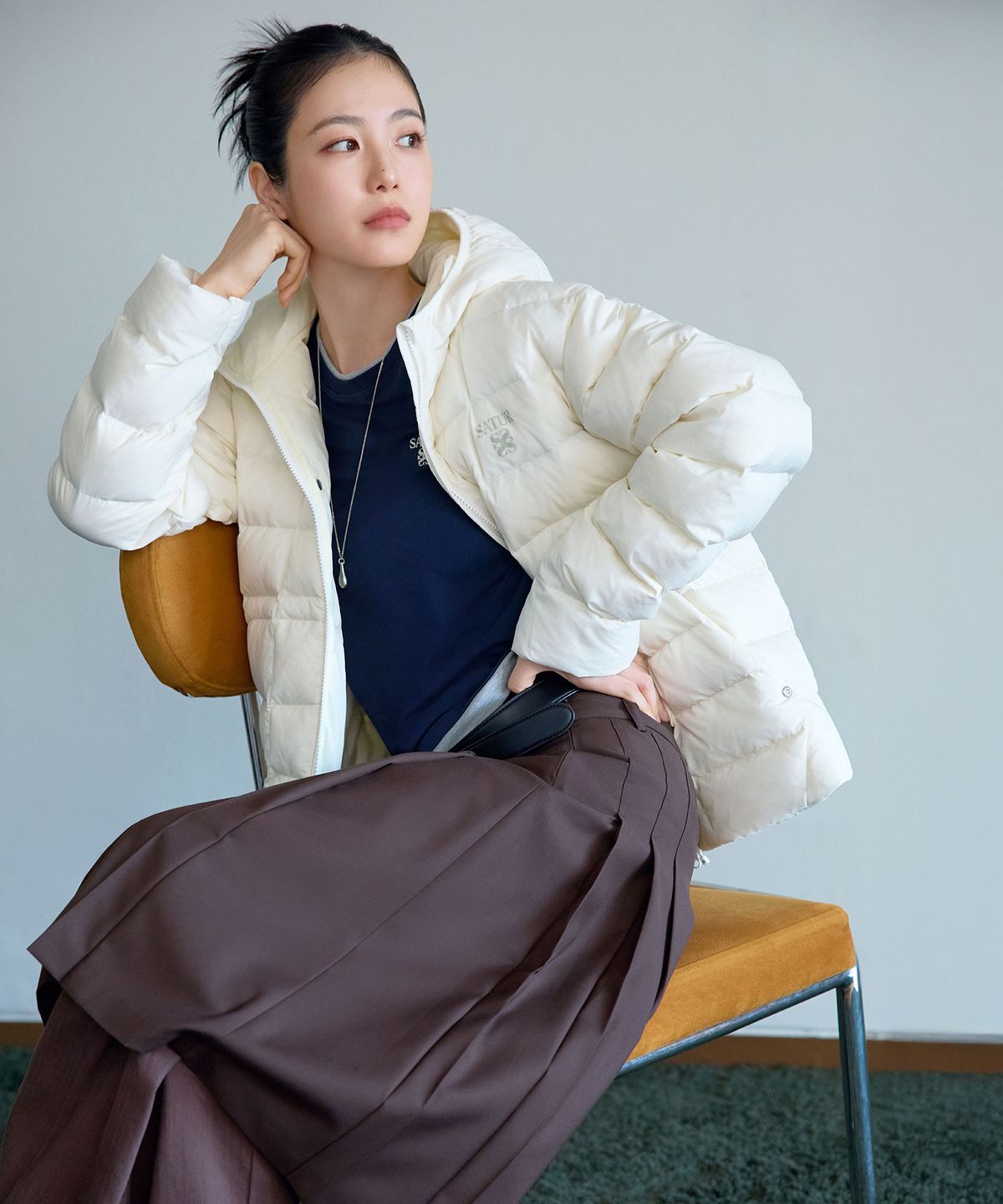 세터(SATUR) (W) 플리츠 미디 스커트 브라운