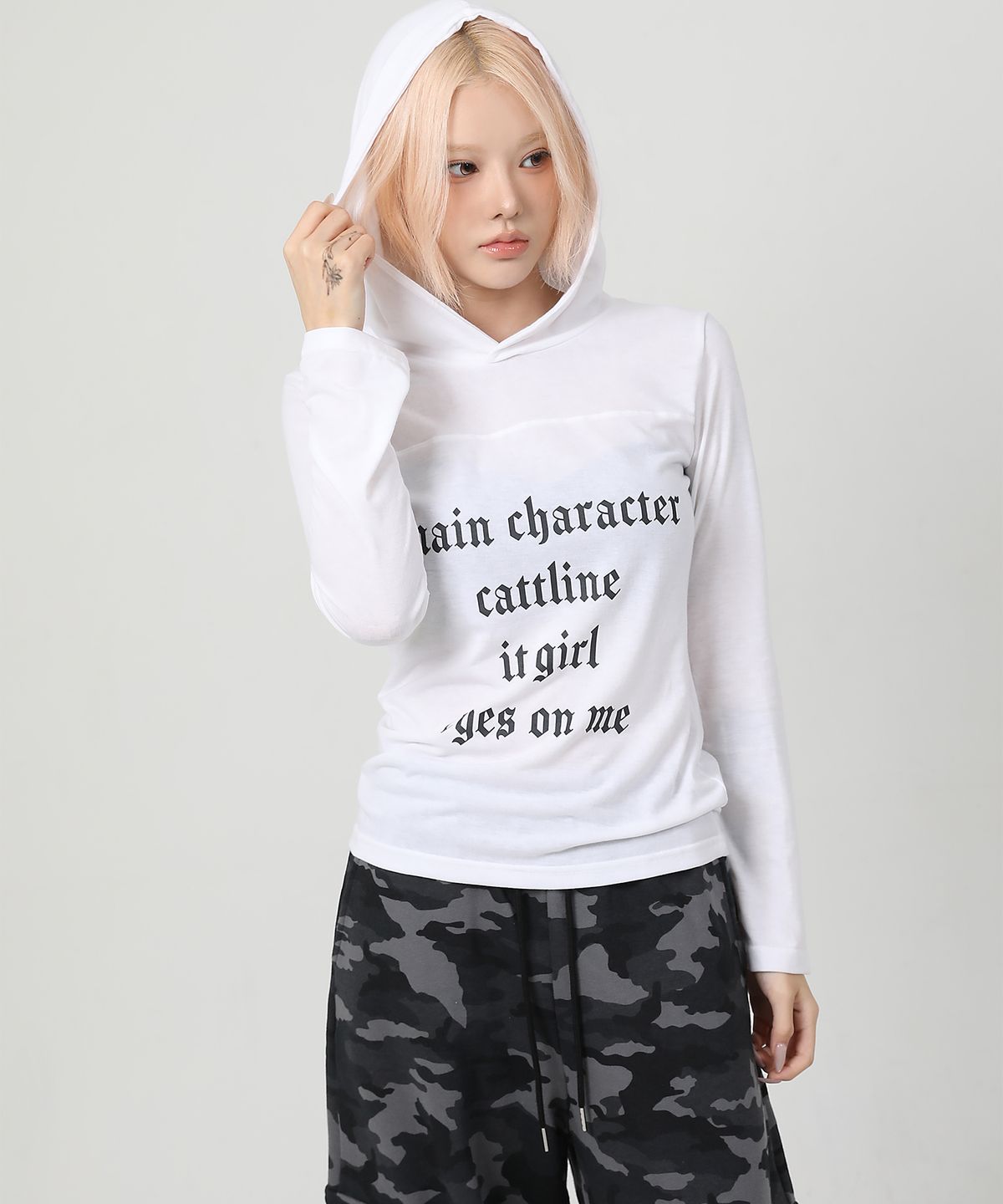 까트린(CATTLINE) 레터링 후드 롱슬리브