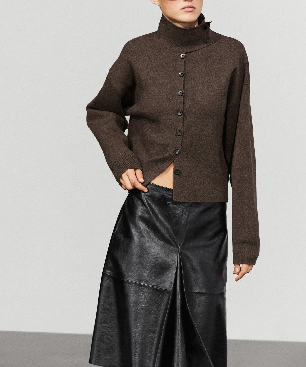 마시모두띠(MASSIMO DUTTI) 나파 가죽 쇼트 스커트
