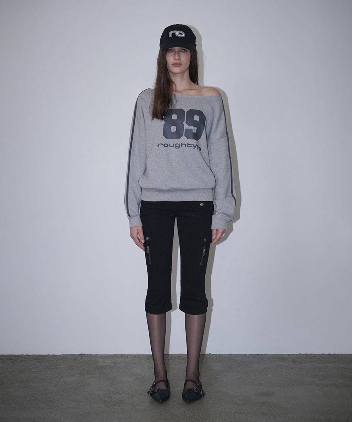 로타입(ROUGHTYPE) Trackline Off-Shoulder Sweatshirt - Gray