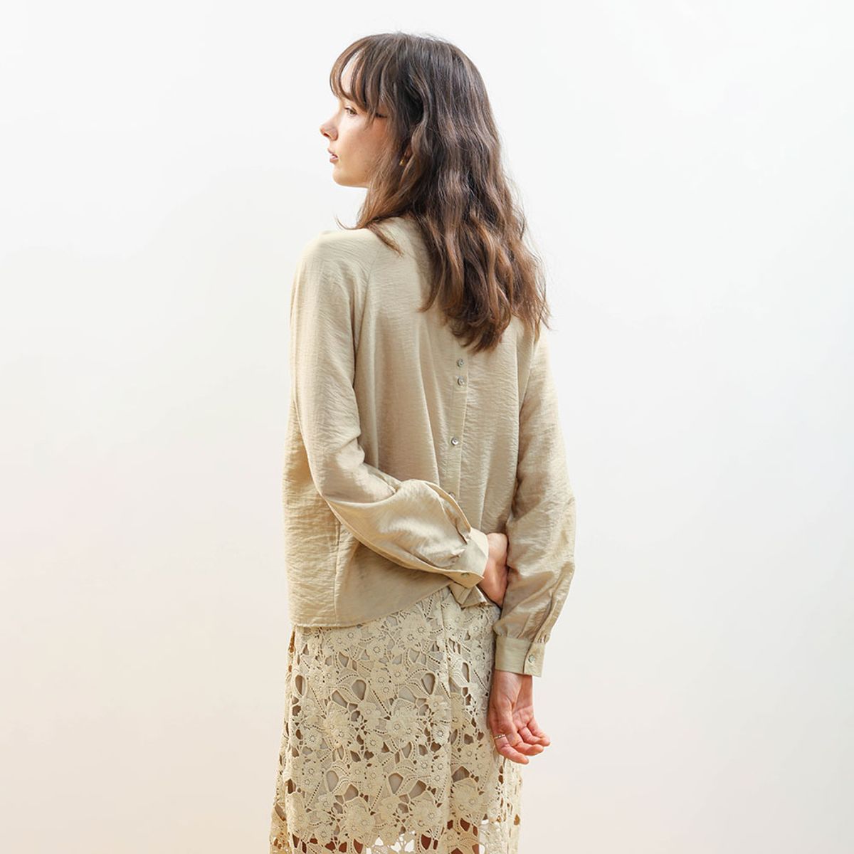 웬스데이딜라잇(WEDNESDAY DELIGHT) WD_High neck pleated blouse