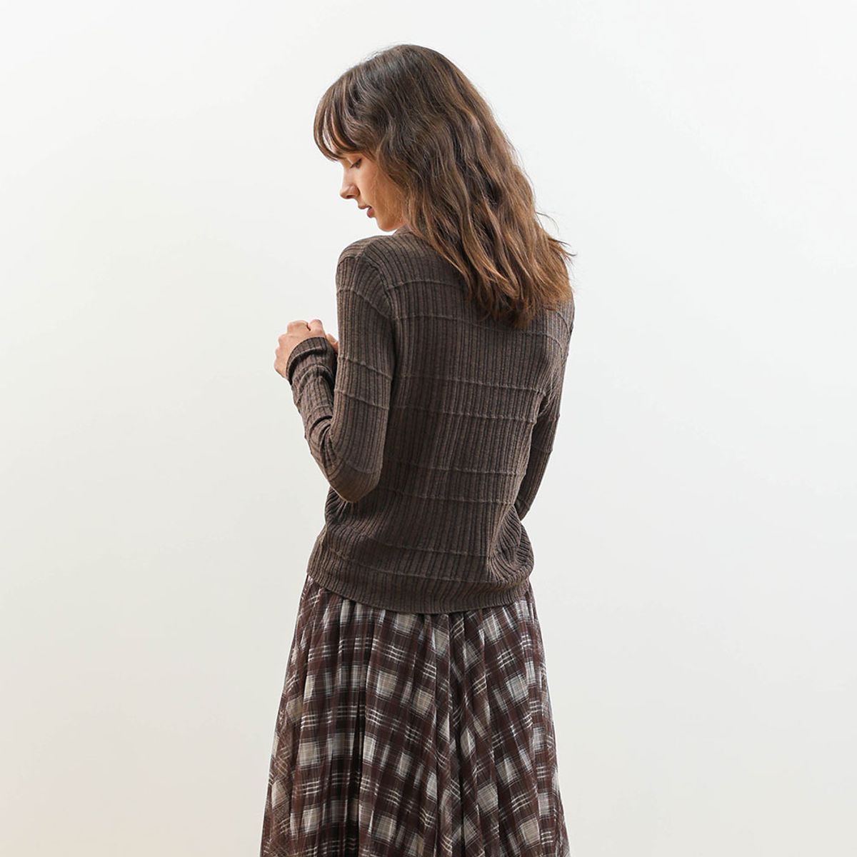 웬스데이딜라잇(WEDNESDAY DELIGHT) WD_Deep v-neck ribbed cardigan