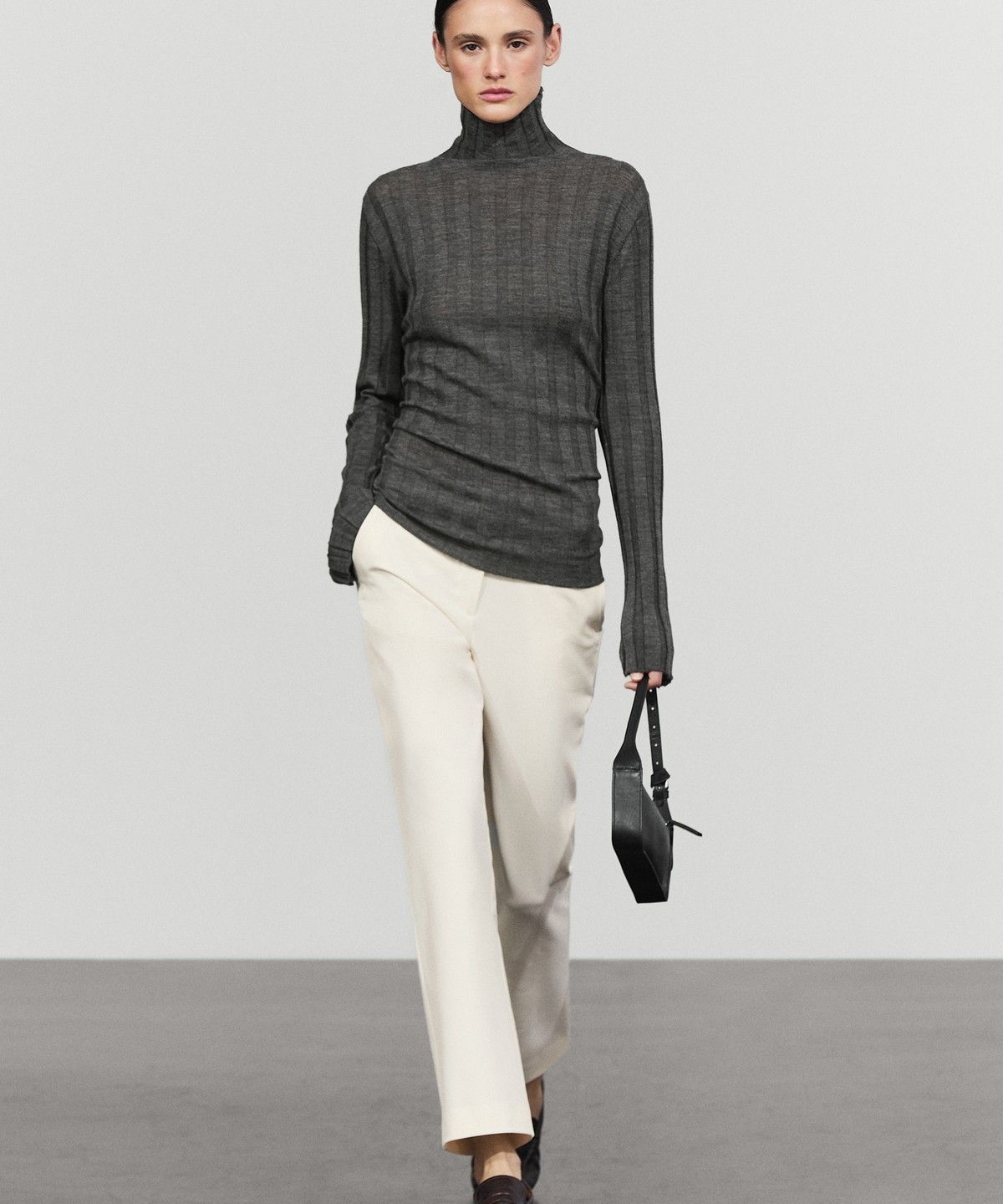 마시모두띠(MASSIMO DUTTI) 골지 모크 넥 니트 스웨터