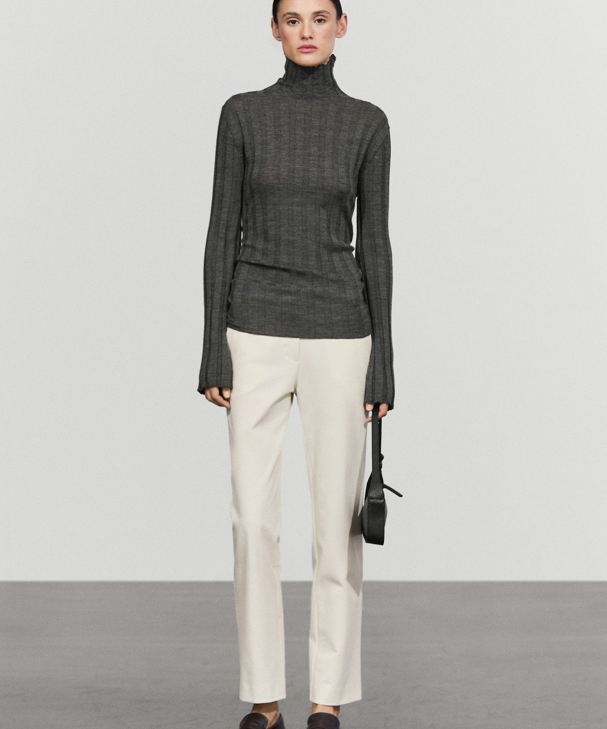 마시모두띠(MASSIMO DUTTI) 골지 모크 넥 니트 스웨터