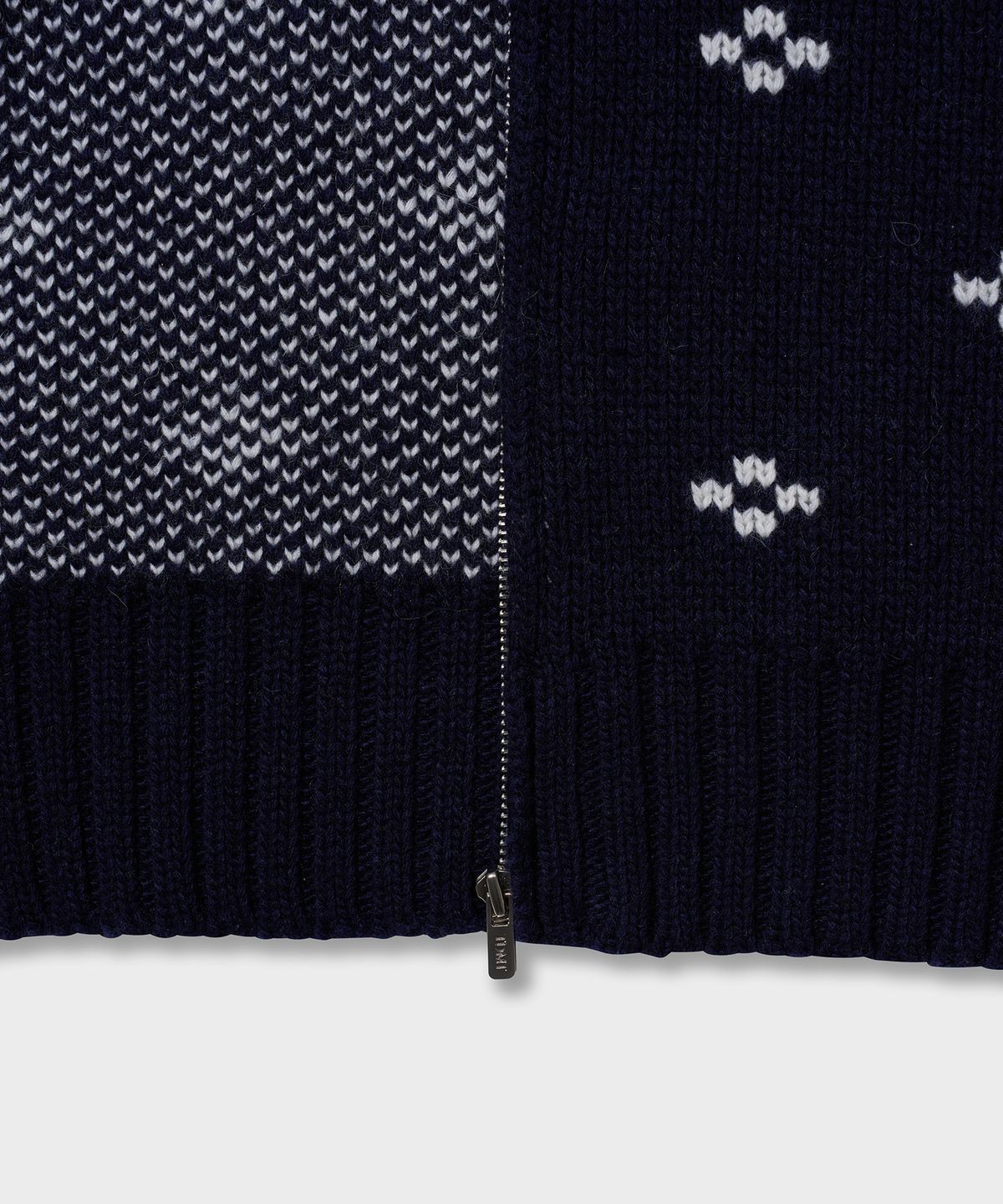 튜드먼트(TTUDEMENT) NORDIC PATTERN ZIP-UP_NAVY