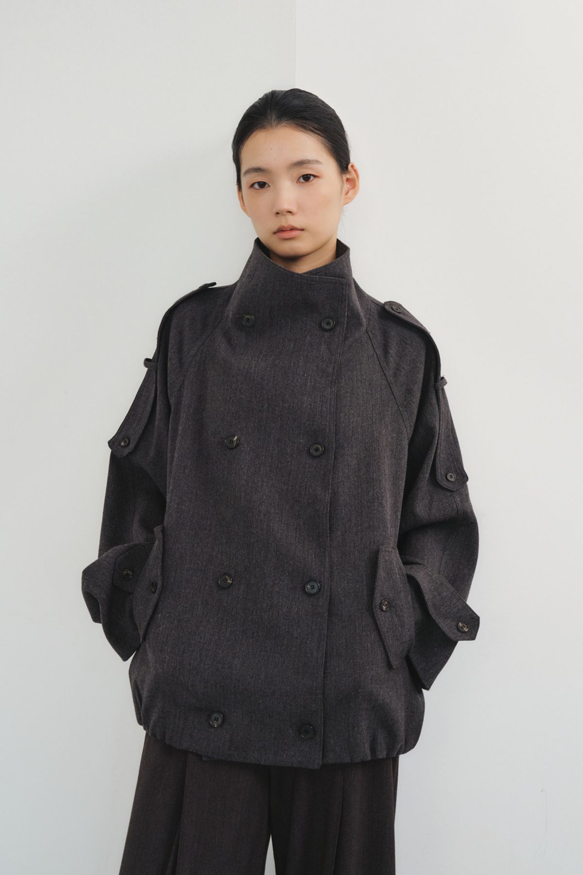 쿠메(KUMÉ) Wool Blend Double-Breasted Short Trench Coat,  Melange Gray