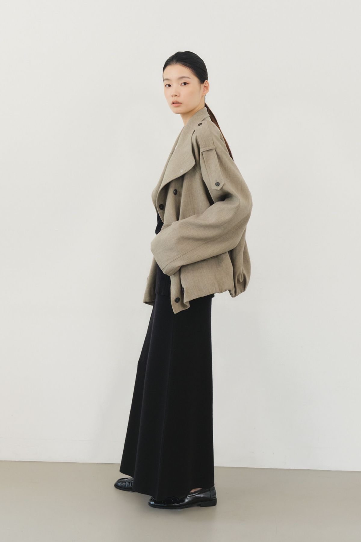쿠메(KUMÉ) Wool Blend Double-Breasted Short Trench Coat,  Beige