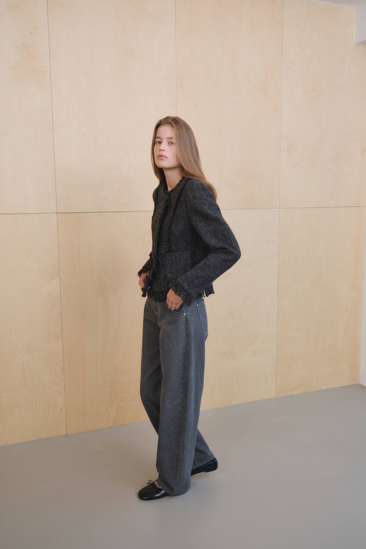 쿠메(KUMÉ) Relaxed Barrel-Leg Denim Pants, Gray