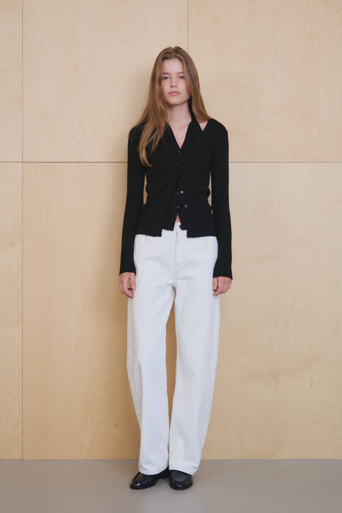 쿠메(KUMÉ) Relaxed Barrel-Leg Denim Pants, Ivory