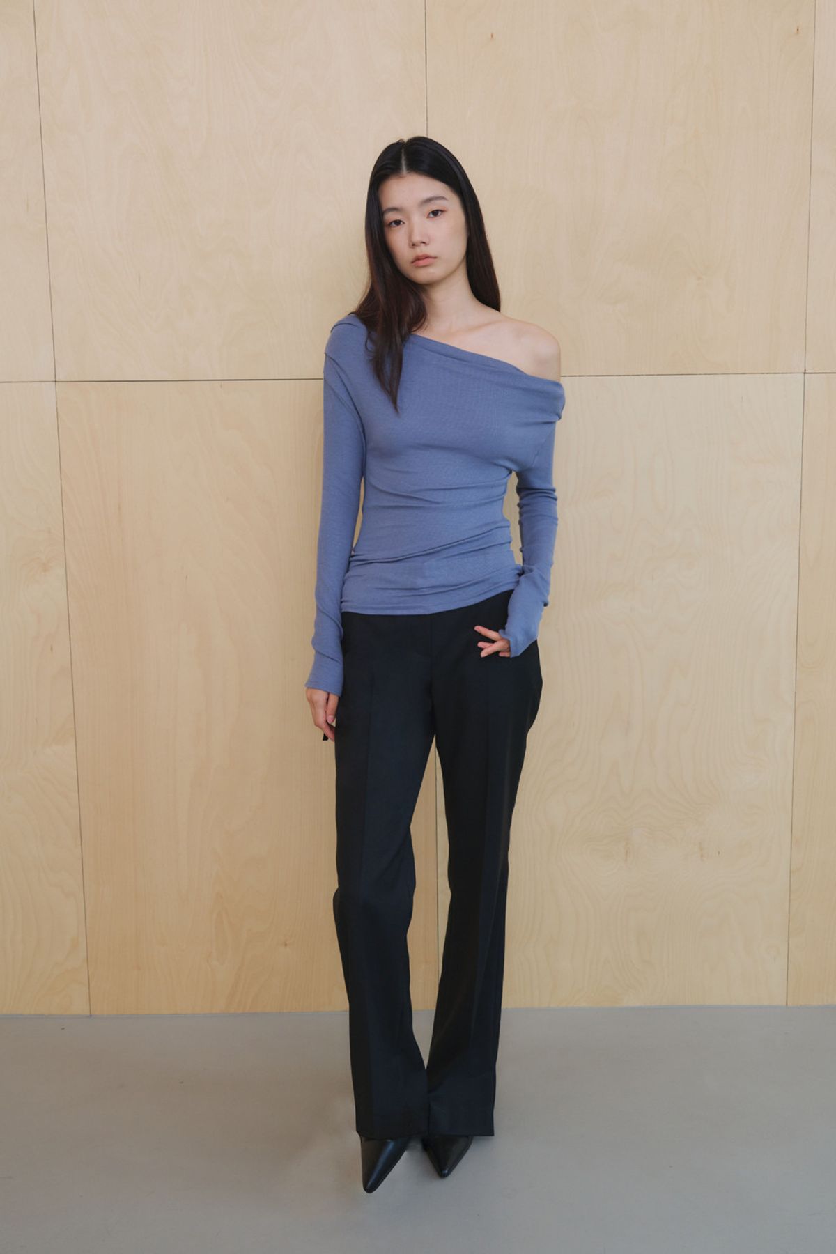 쿠메(KUMÉ) Belted Slit-Hem Wool Blend Pants, Black