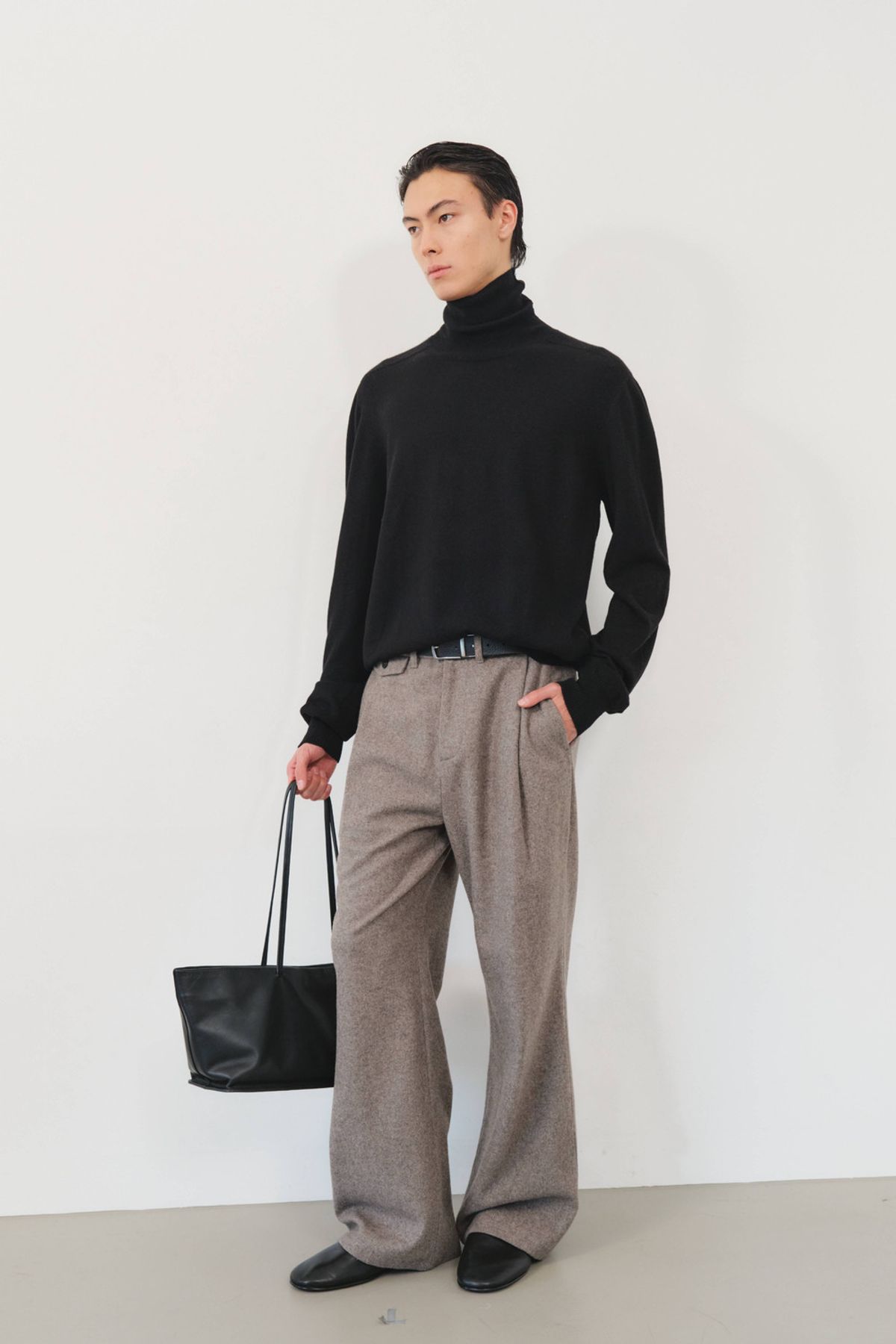 쿠메(KUMÉ) Men Pure Wool Turtleneck Knit, Black