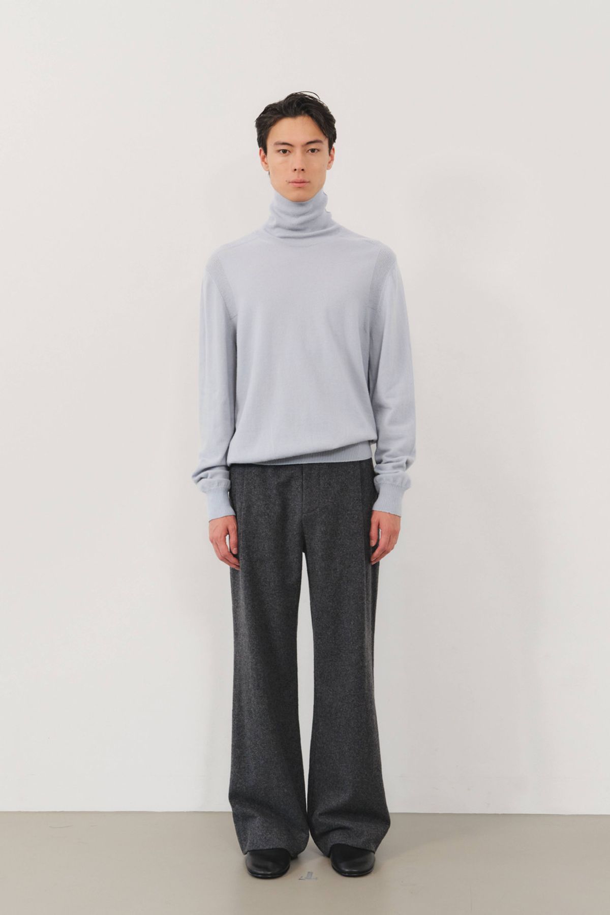 쿠메(KUMÉ) Men Pure Wool Turtleneck Knit, Light Blue