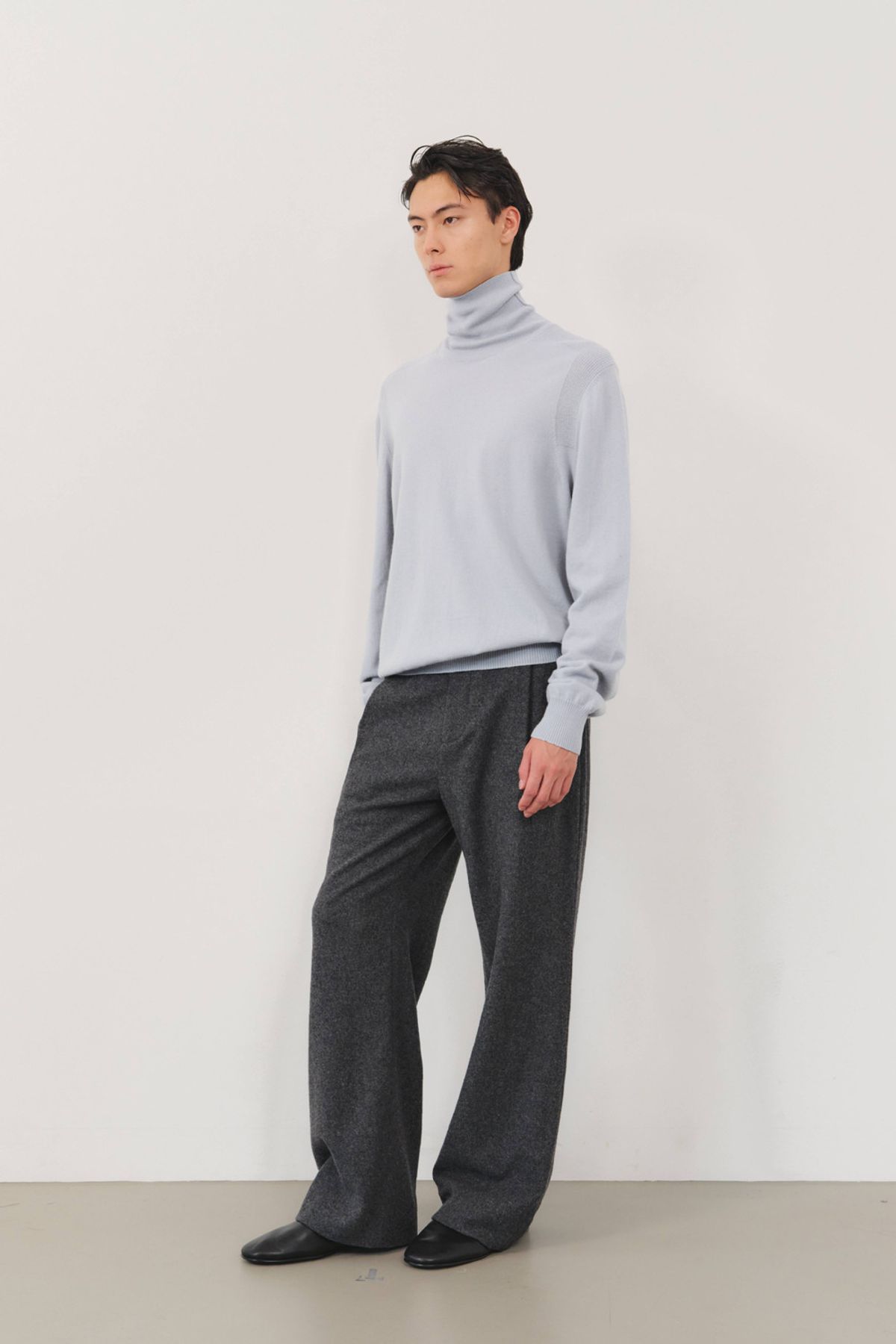쿠메(KUMÉ) Men Pure Wool Turtleneck Knit, Light Blue