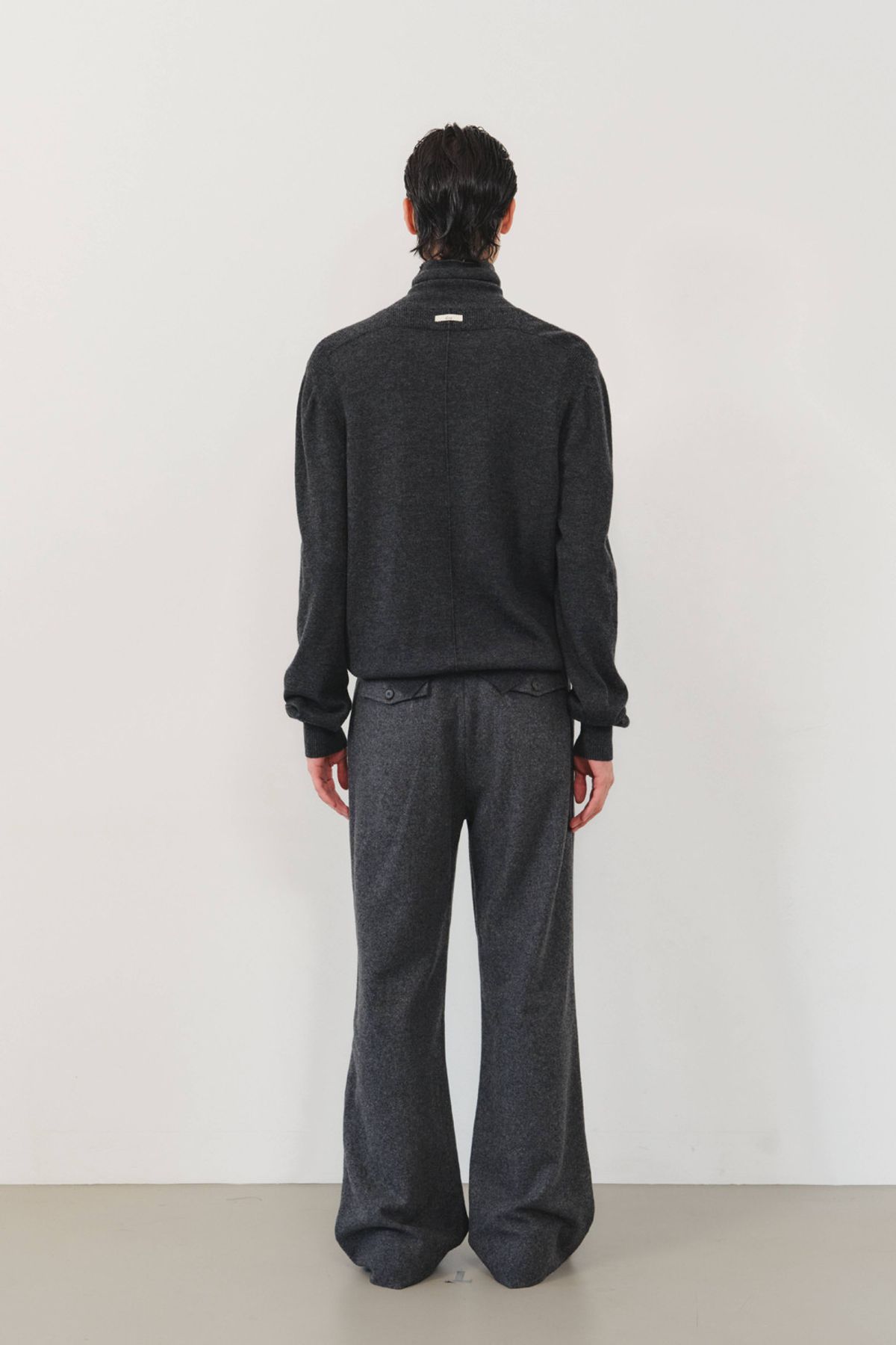 쿠메(KUMÉ) Men Pure Wool Turtleneck Knit, Charcoal