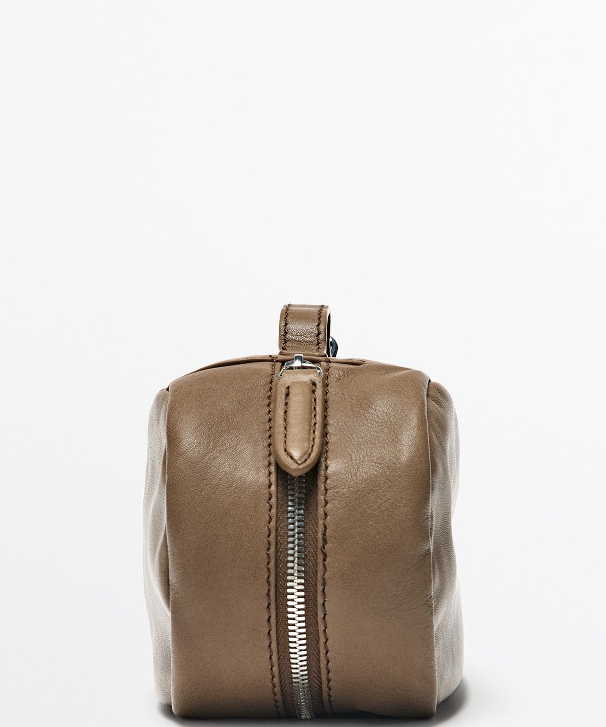 마시모두띠(MASSIMO DUTTI) 오벌 나파 레더 토일렛백