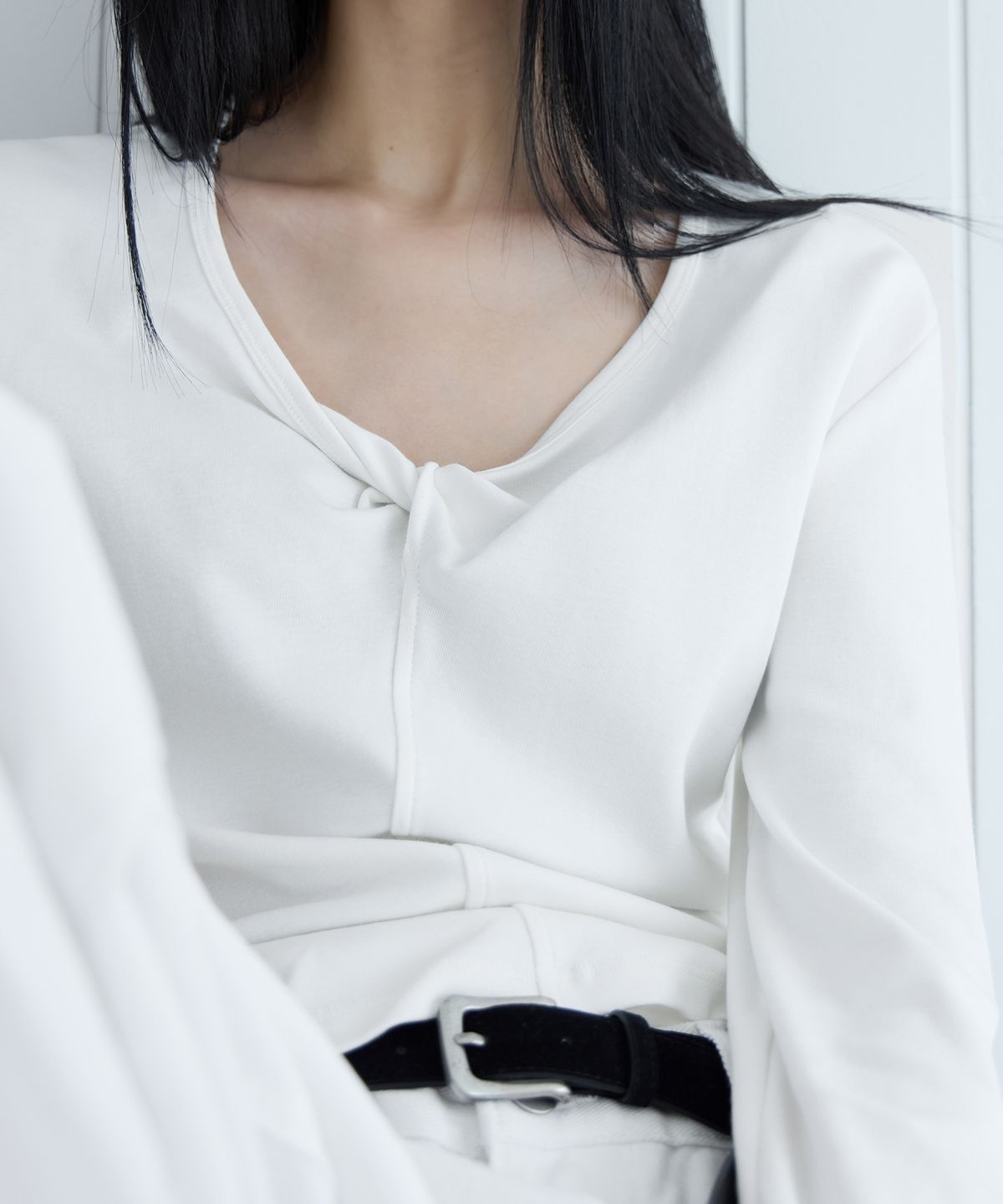 런던다다(LONDONDADA) Twist Neck Slim Long-Sleeve T-Shirt, IVORY
