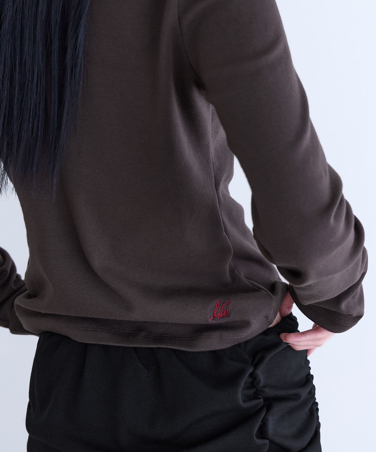 런던다다(LONDONDADA) Twist Neck Slim Long-Sleeve T-Shirt, BROWN