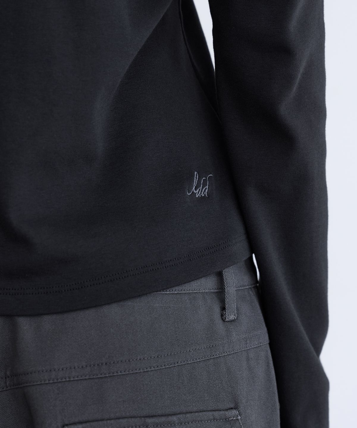 런던다다(LONDONDADA) Twist Neck Slim Long-Sleeve T-Shirt, BLACK