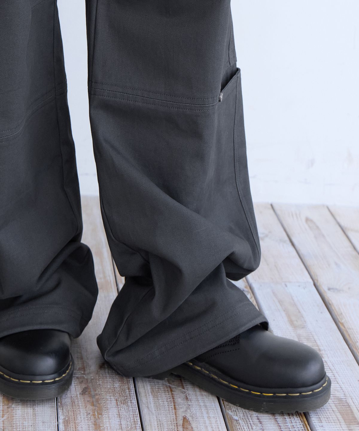 런던다다(LONDONDADA) String Cargo Chino Pants, CHARCOAL