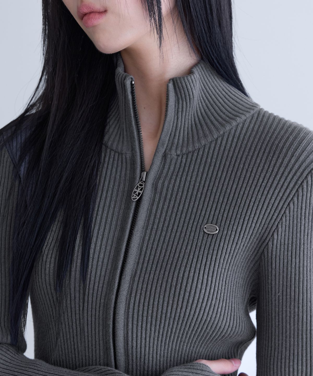 런던다다(LONDONDADA) Essential Slim High Neck Knit Zip-Up, CHARCOAL