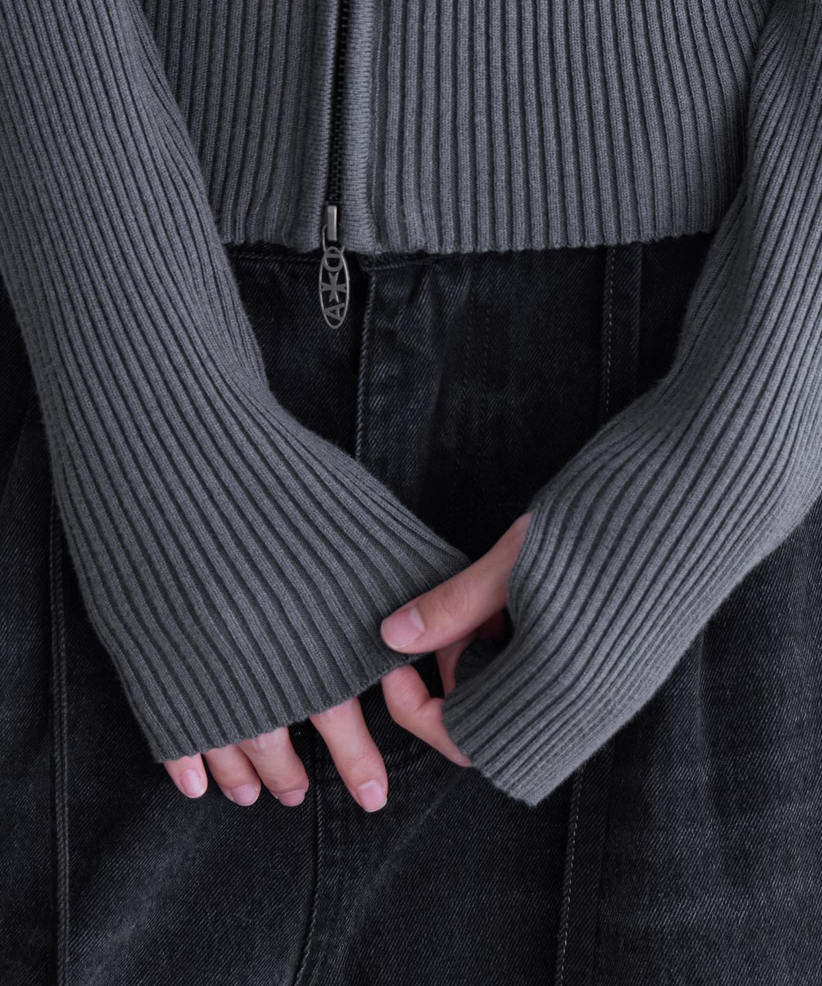 런던다다(LONDONDADA) Essential Slim High Neck Knit Zip-Up, CHARCOAL