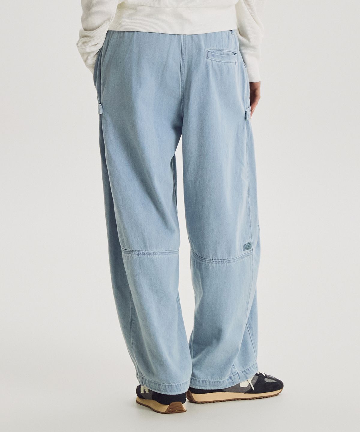 뉴발란스(NEW BALANCE) NBNTG3W112 / WOMEN 데님 커브드 오버와이드 팬츠 (L/BLUE)
