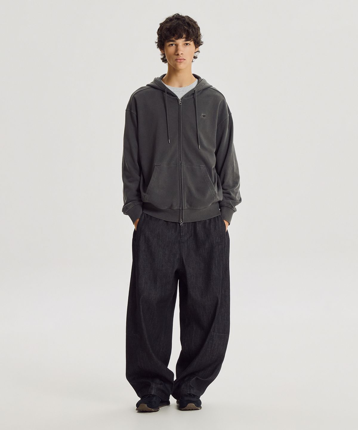 뉴발란스(NEW BALANCE) NBNTG4A013 / UNI NB 데님 사이드턱 커브드 팬츠 (BLACK)