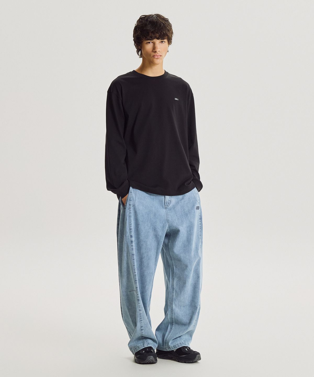 뉴발란스(NEW BALANCE) NBNTG4A013 / UNI NB 데님 사이드턱 커브드 팬츠 (L/INDIGO)