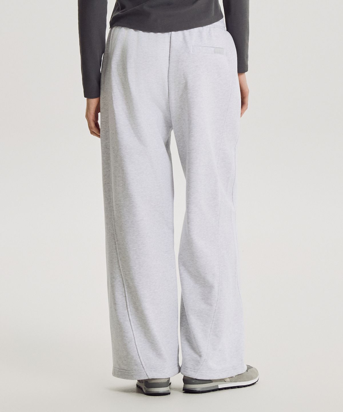 뉴발란스(NEW BALANCE) NBMLG4W932 / WOMEN 에센셜 오버 와이드팬츠 (L/GRAY)