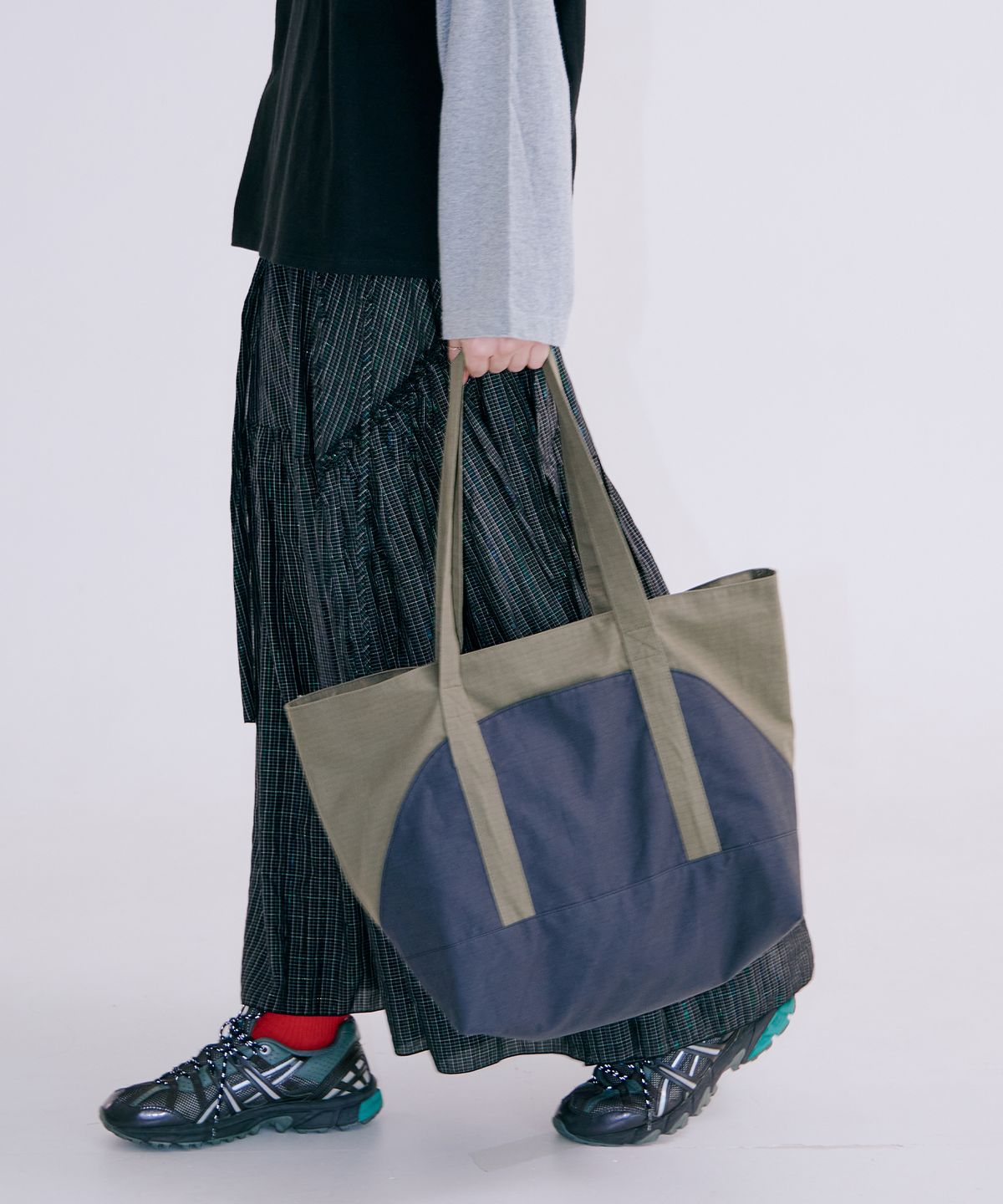 겹겹(GYEOP GYEOP) ARCH TOTE BAG KHAKI