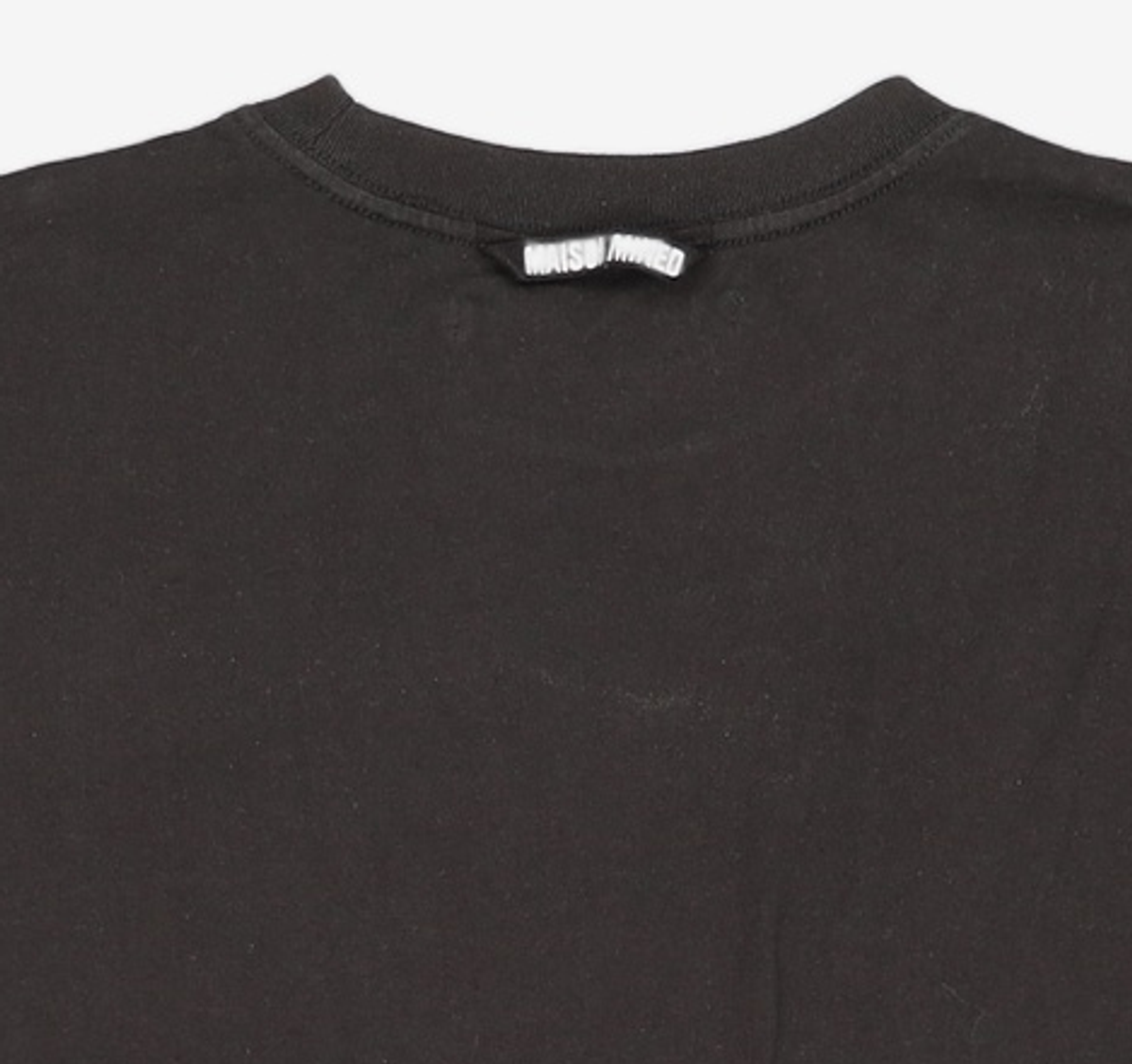 메종미네드(MAISON MINED) EMBLEM GATHER HALF T BLACK M