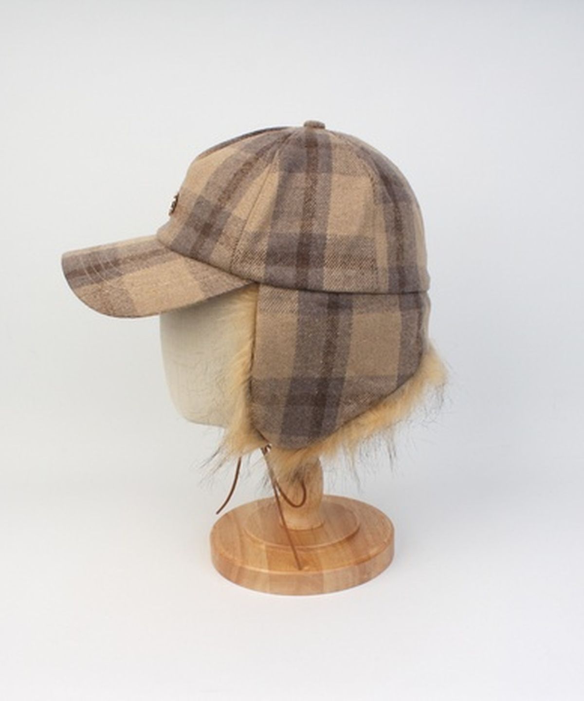 유니버셜 케미스트리(UNIVERSAL CHEMISTRY) Check Beige Fur Earflap Cap 귀달이모자