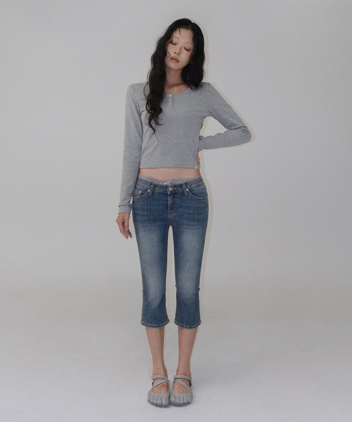 트위(TWEE) 레온 헨리 유넥 긴팔 티셔츠