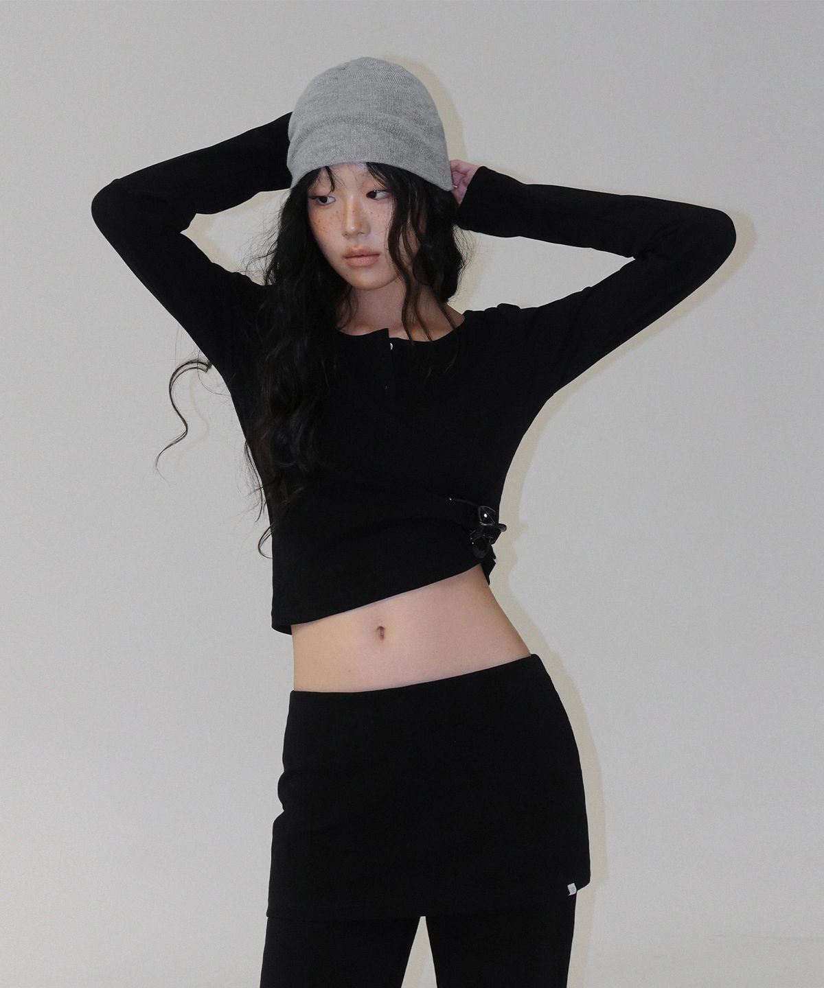트위(TWEE) 레온 헨리 유넥 긴팔 티셔츠