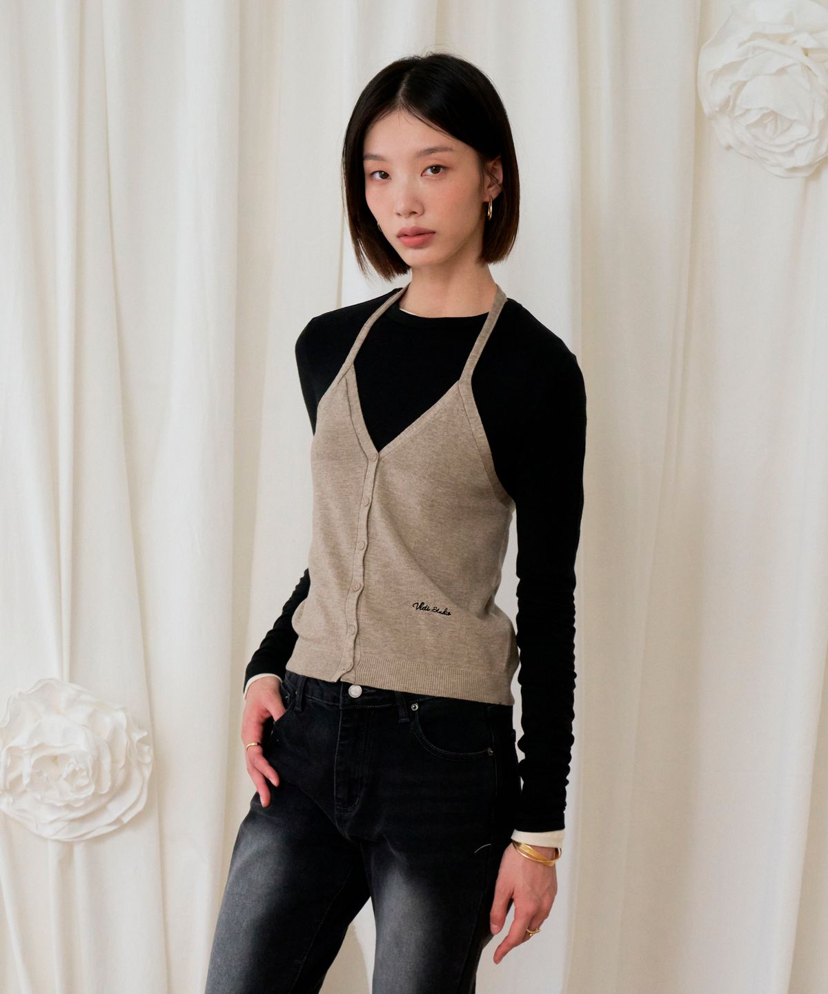 블레티(VLETI) Merino Wool Button Halter V-Neck Knit Vest (Beige)