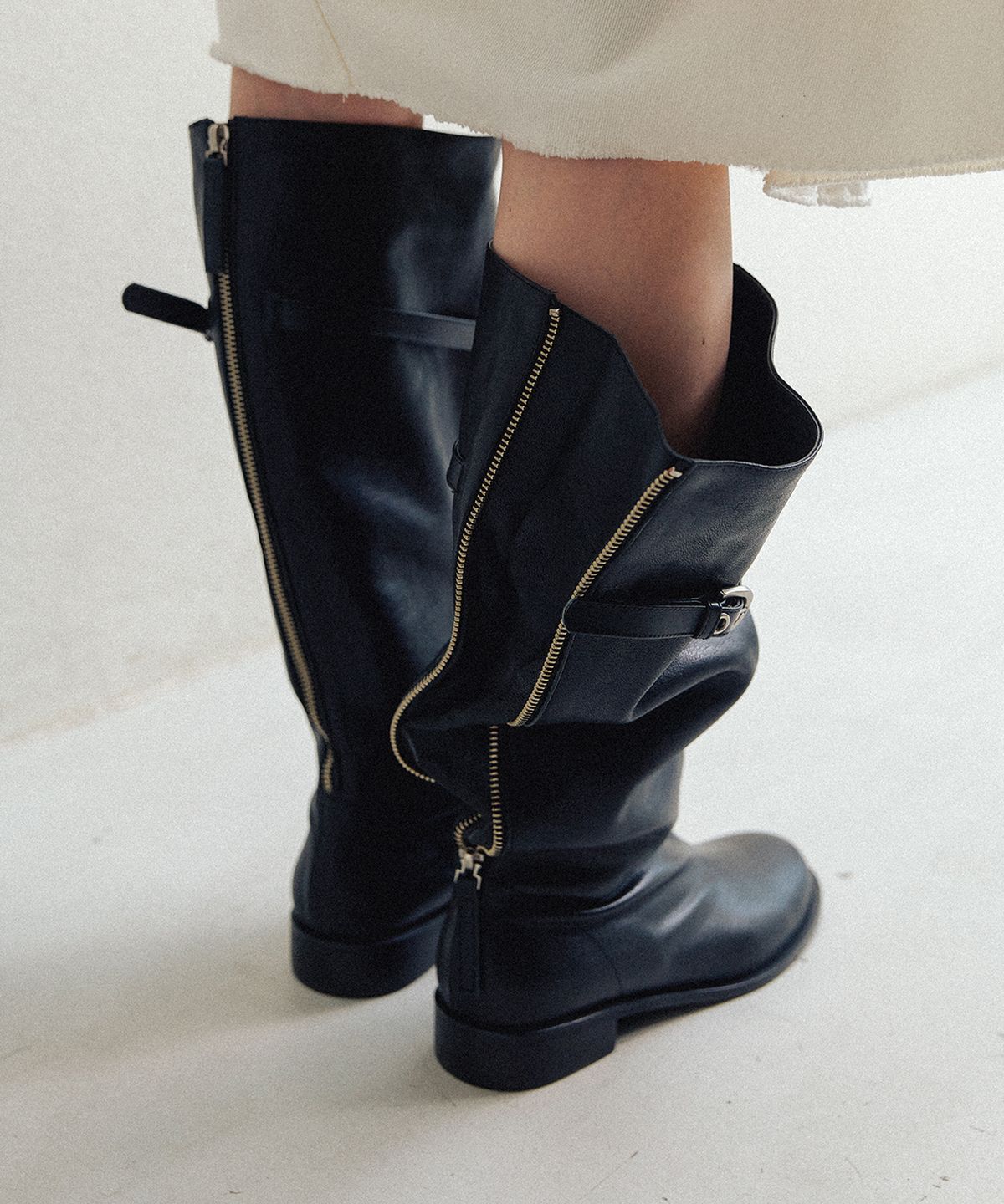 키에레이(CHIELEI) [26FW] LOOSY BOOTS [C6F08BK]