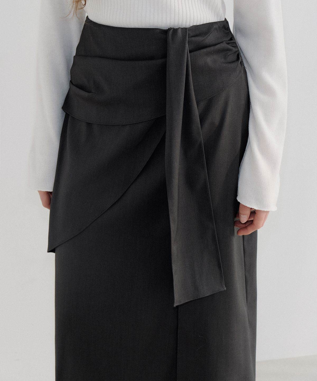 아워코모스(OURCOMOS) tuck shirring layered skirt (charcoal) orc 6091