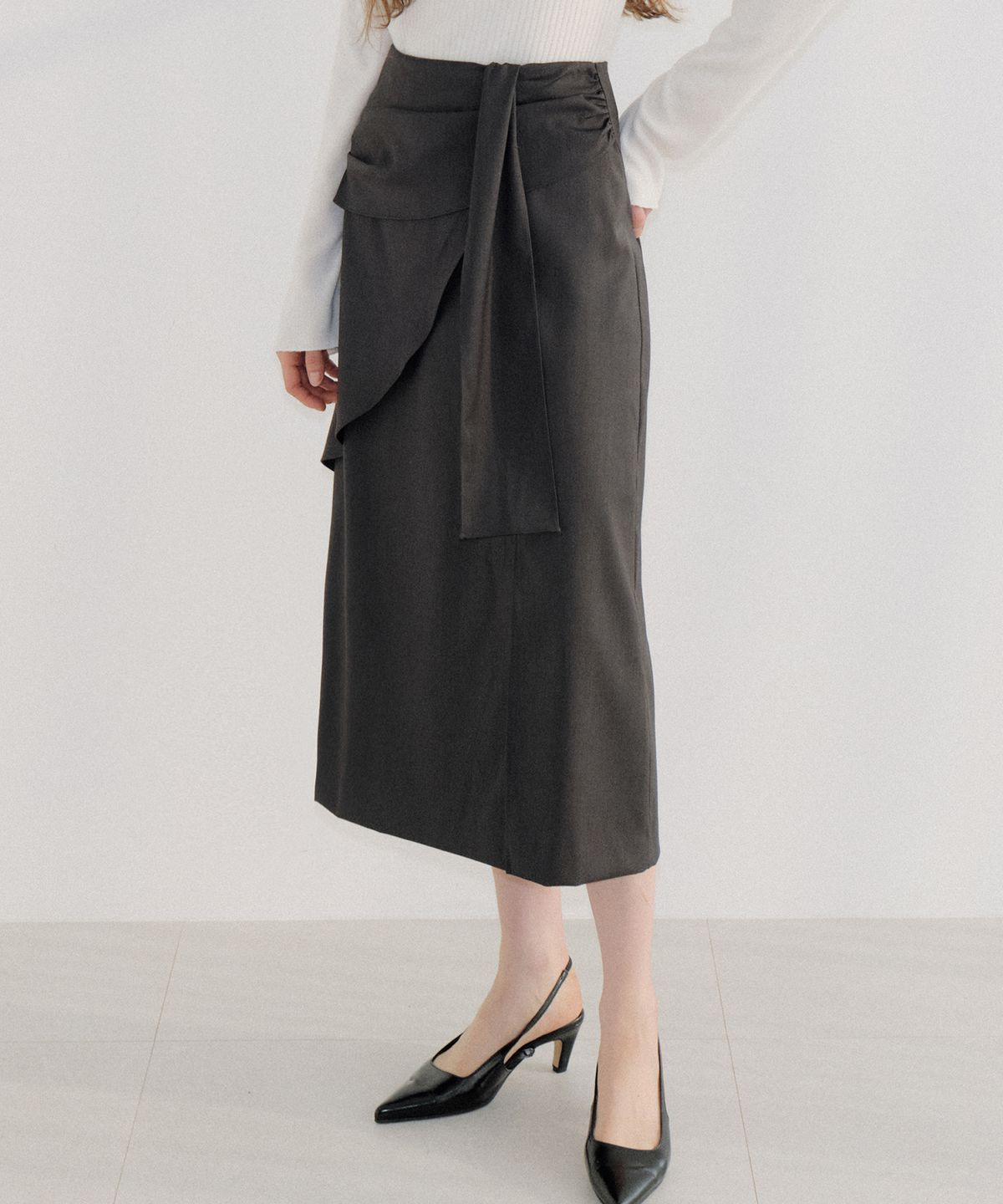 아워코모스(OURCOMOS) tuck shirring layered skirt (charcoal) orc 6091
