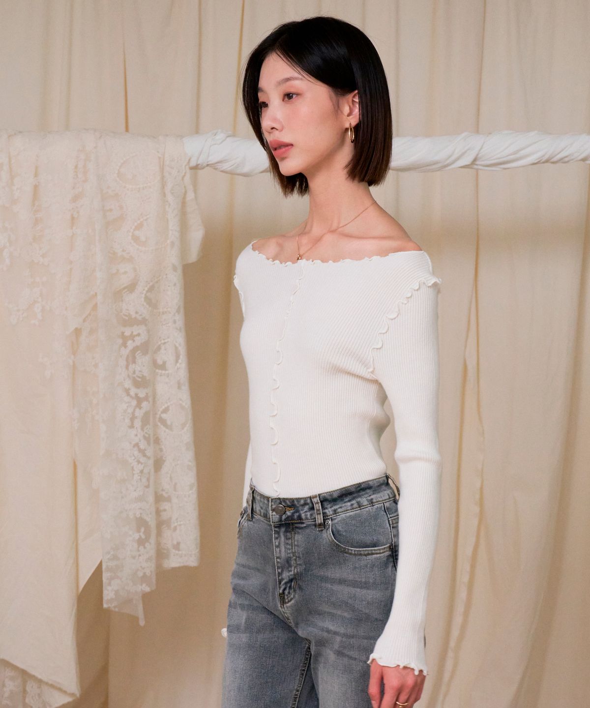 블레티(VLETI) Viscose Frill Boat Neck Embroidered Reverse Knit (Ivory)